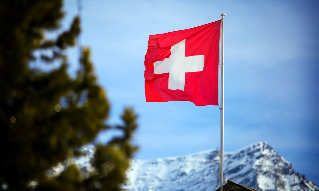 SNB holds at 0% and is willing to intervene