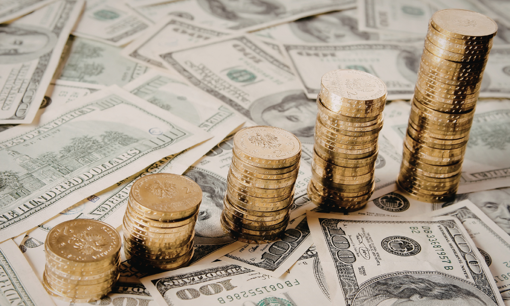 Dollar up on Middle East risks and Fed hawkishness