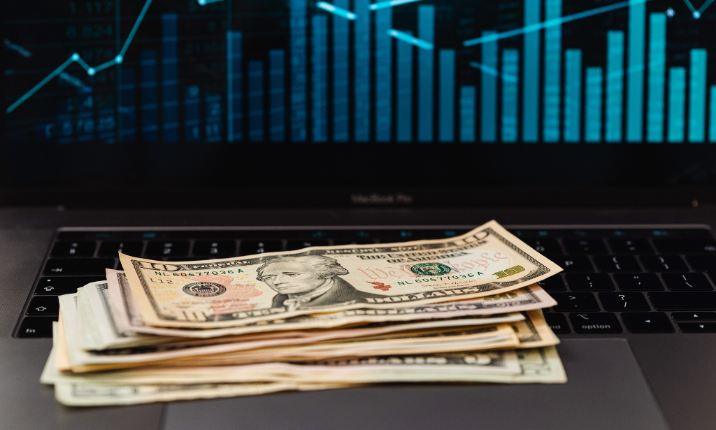 Further Trump threats underpin dollar resilience