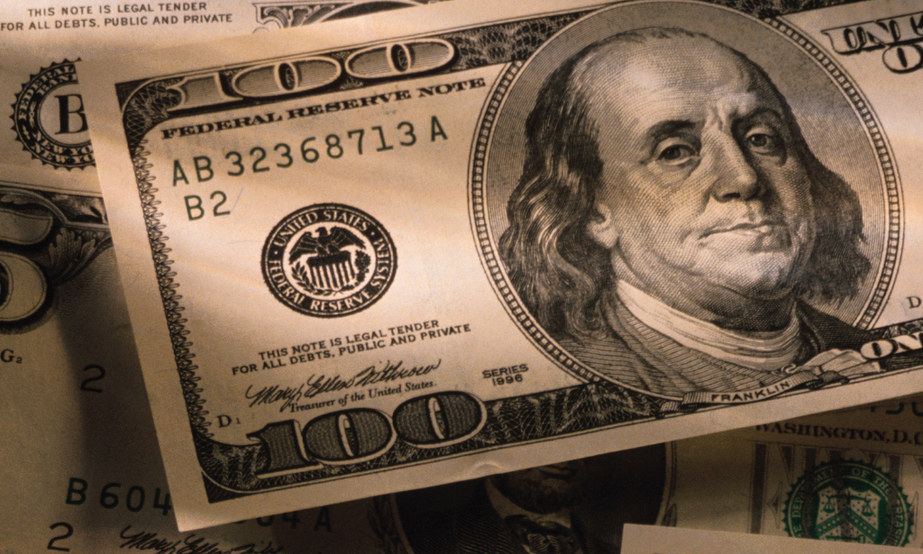 The dollar slips despite Middle East uncertainties