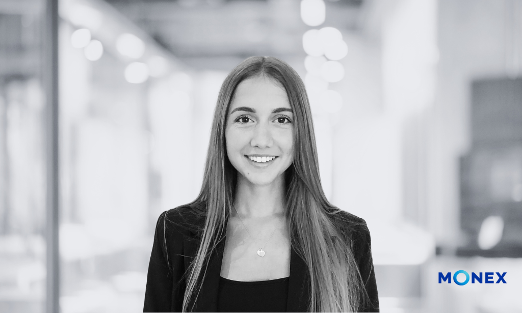 Building Bridges: María’s Transition from Law to HR