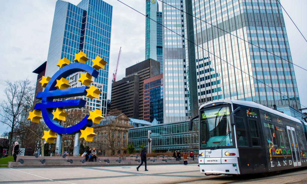 ECB set to walk the growth-inflation tightrope